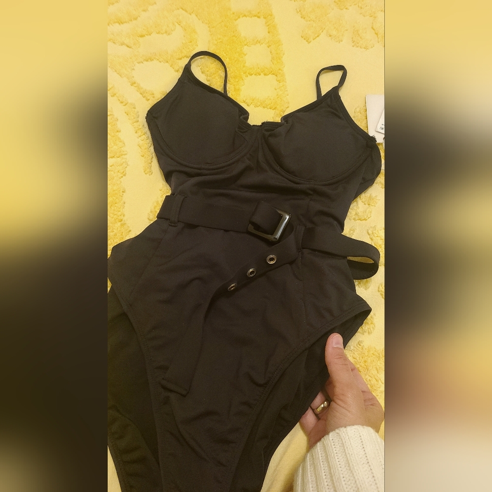 NWT Classic Black Belted Swimsuit Underwire Soft Removable Pads Size 2 (M) - Picture 6 of 7